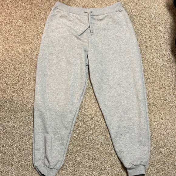 PrettyLittleThing Pants - Grey sweatpants